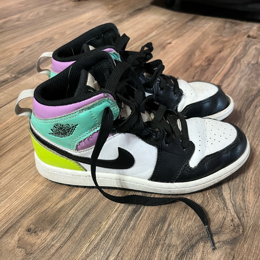 Girl’s Nike Air Jordan 1 Shoes